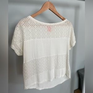 Joe Fresh t-shirt. Cream/white. Size XS. Minimal wear.